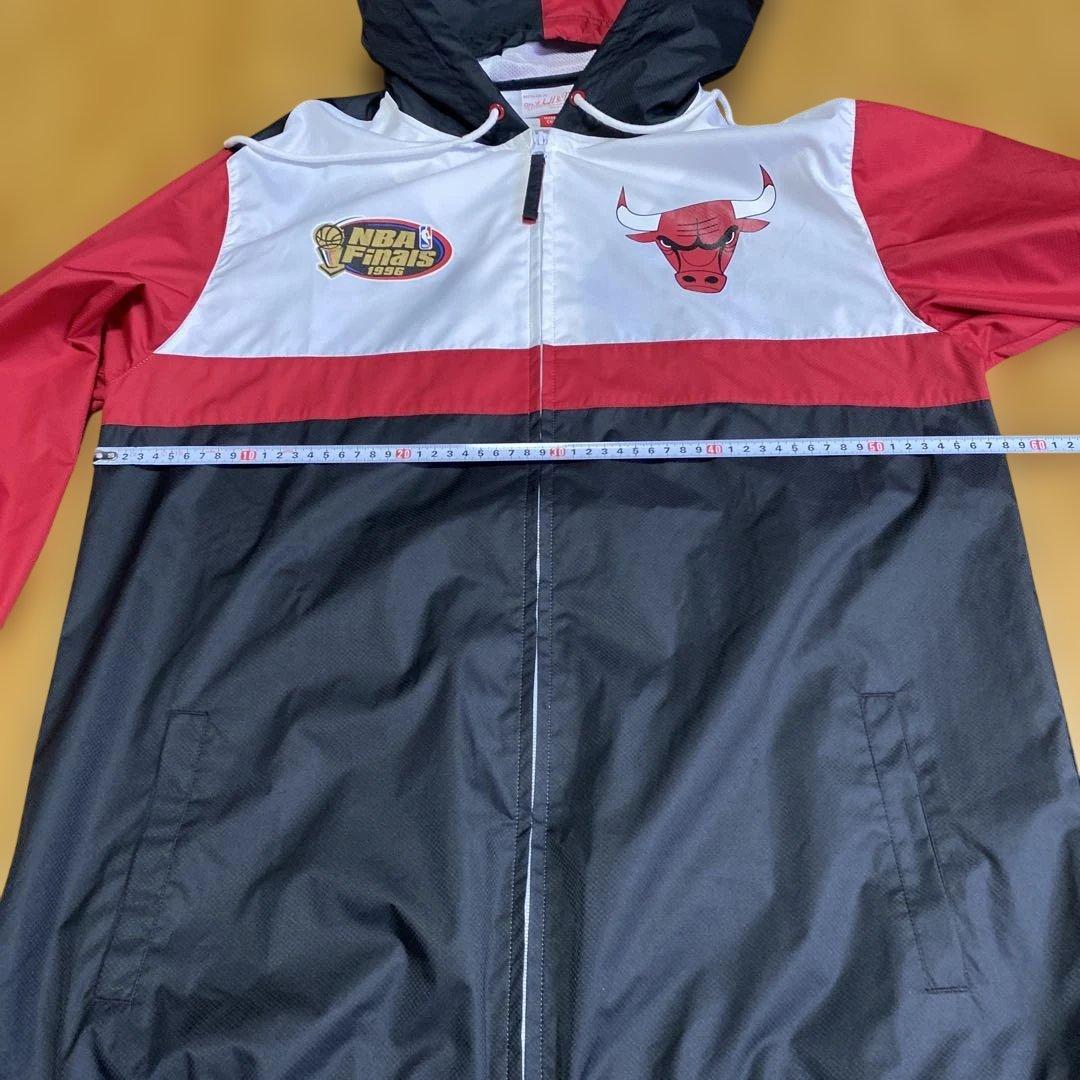 MITCHELL & NESSシカゴブルズ ナイロンパーカージャケット