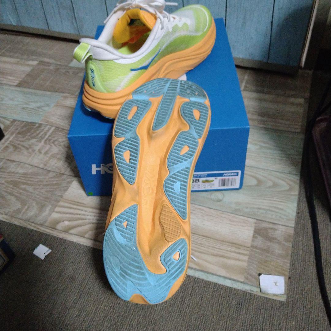ホカオネオネ スカイフロー