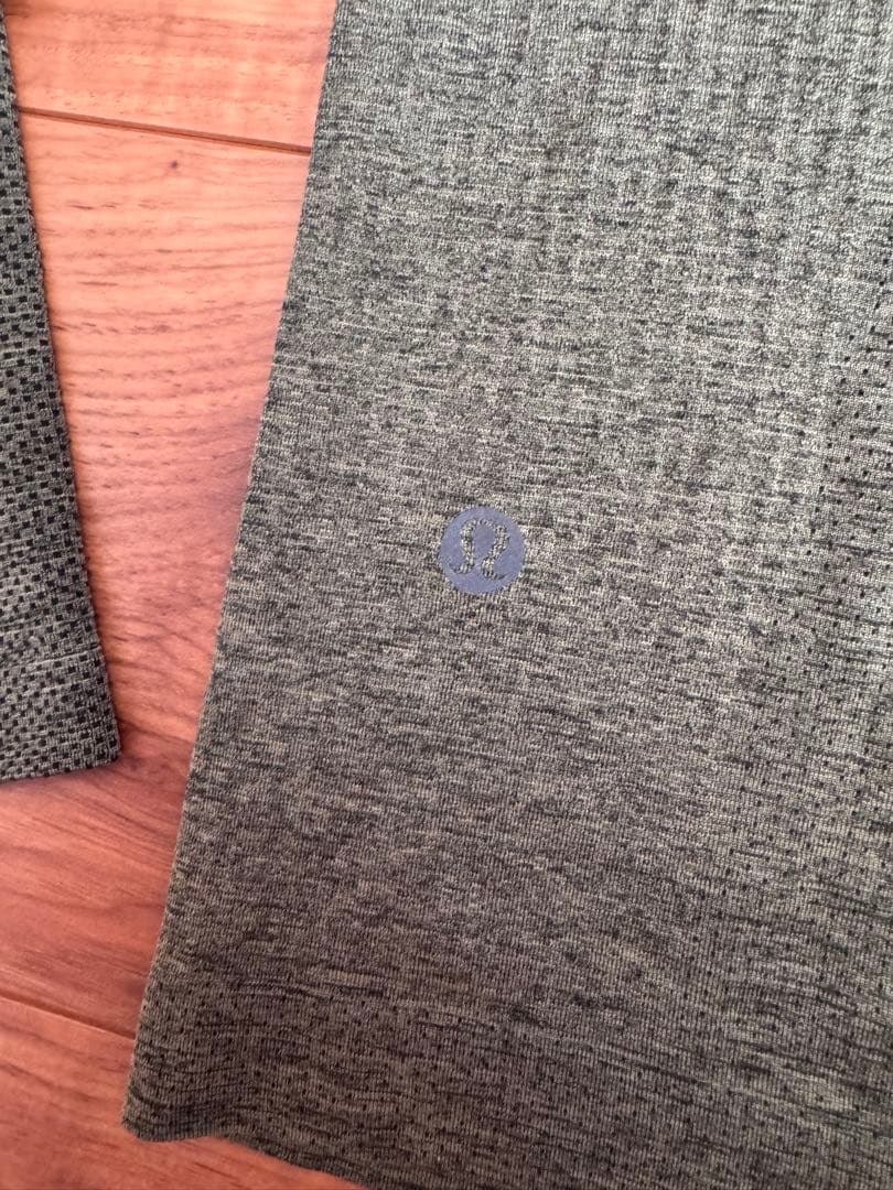 lululemon ルルレモン　ロンT Tシャツ　米国購入　新品　カーキ