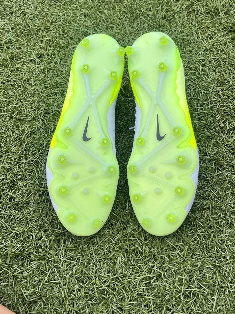 30分着用の美品　値下げ不可NIKE ファントムGX2 27.0