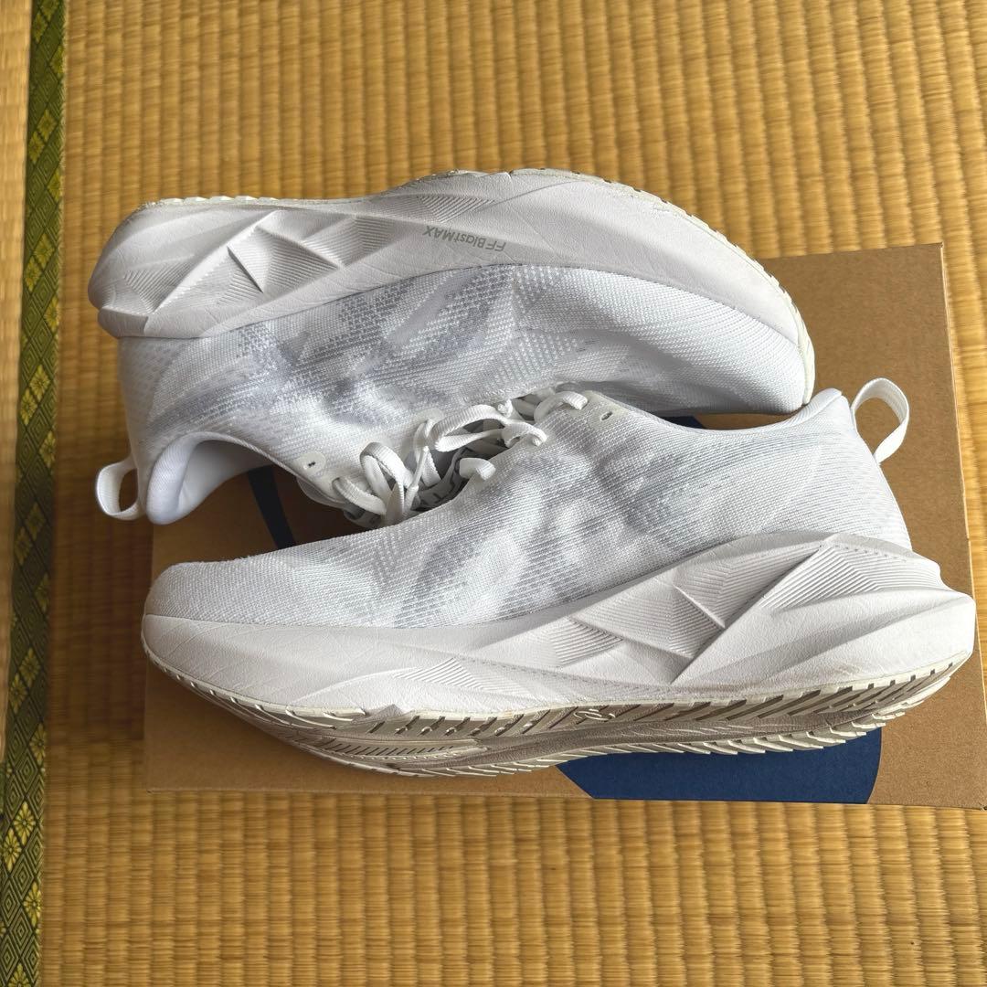 ASICS NOVABLAST 5 ホワイト 27.0cm