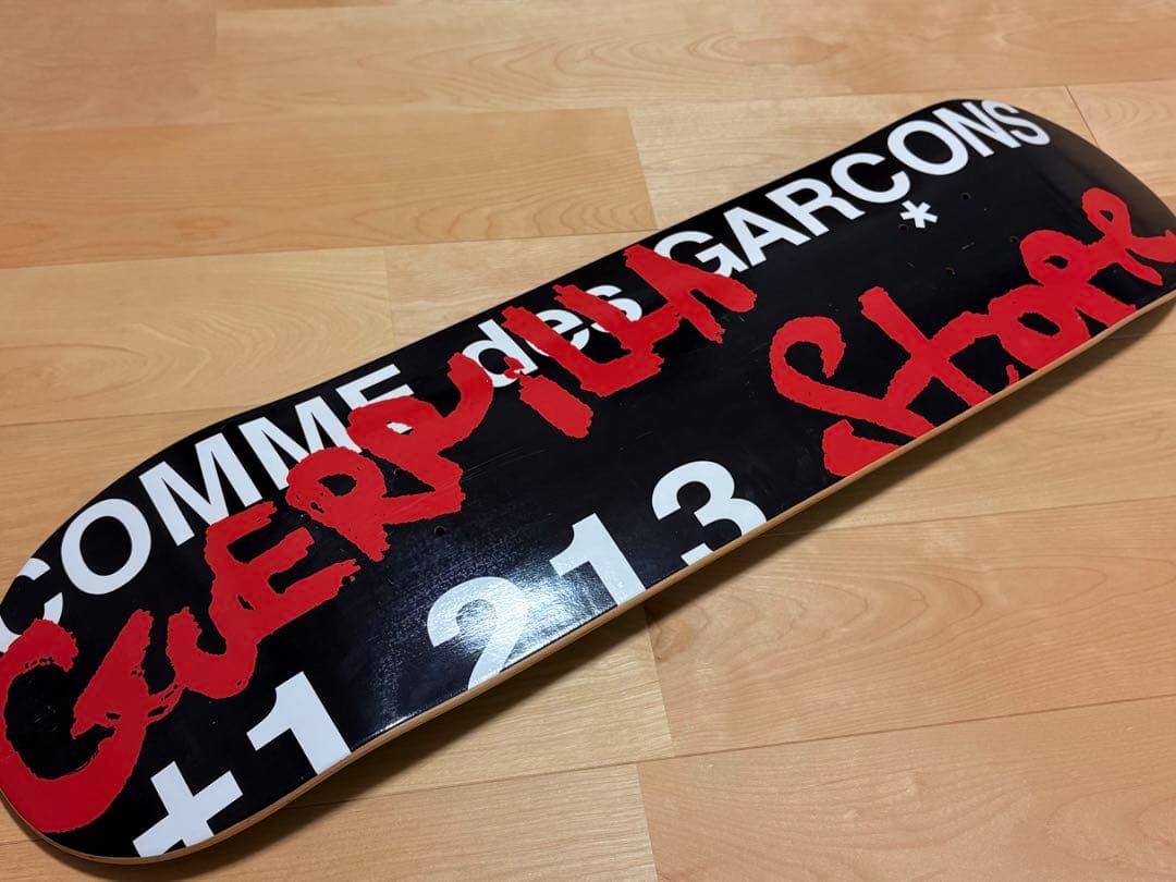 COMME des GARÇONS コムデギャルソン ゲリラストア　スケボー