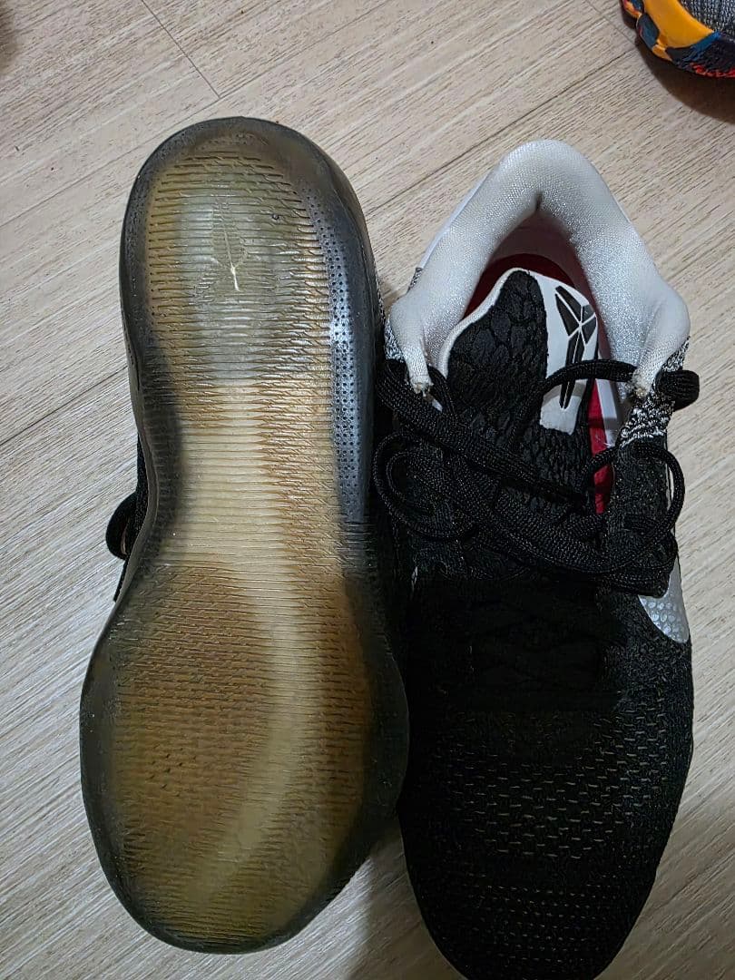 Kobe 11 ブラック/ホワイト シューズ