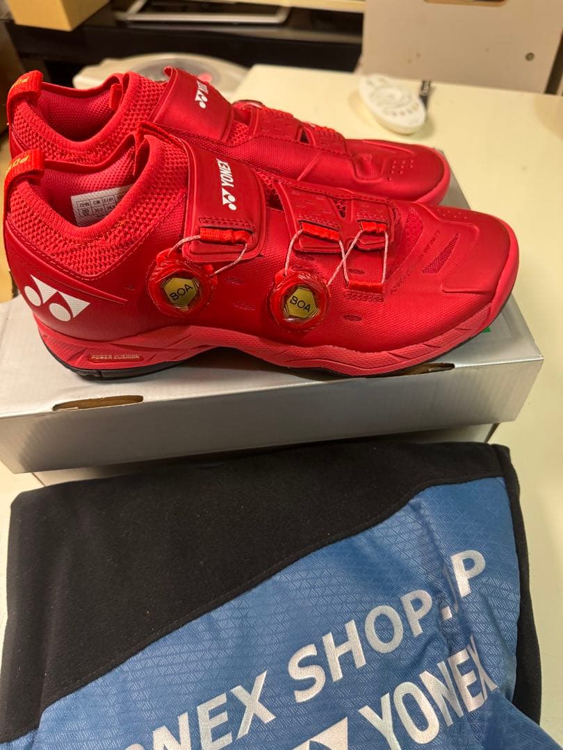 YONEX バドミントンシューズ レッド 収納袋付き