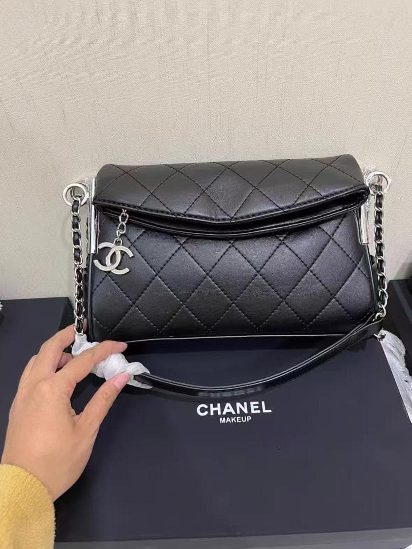 美品♡大容量の非売品ブラックショルダーバッグ メイクアップ用