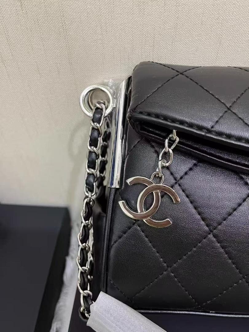 美品♡大容量の非売品ブラックショルダーバッグ メイクアップ用