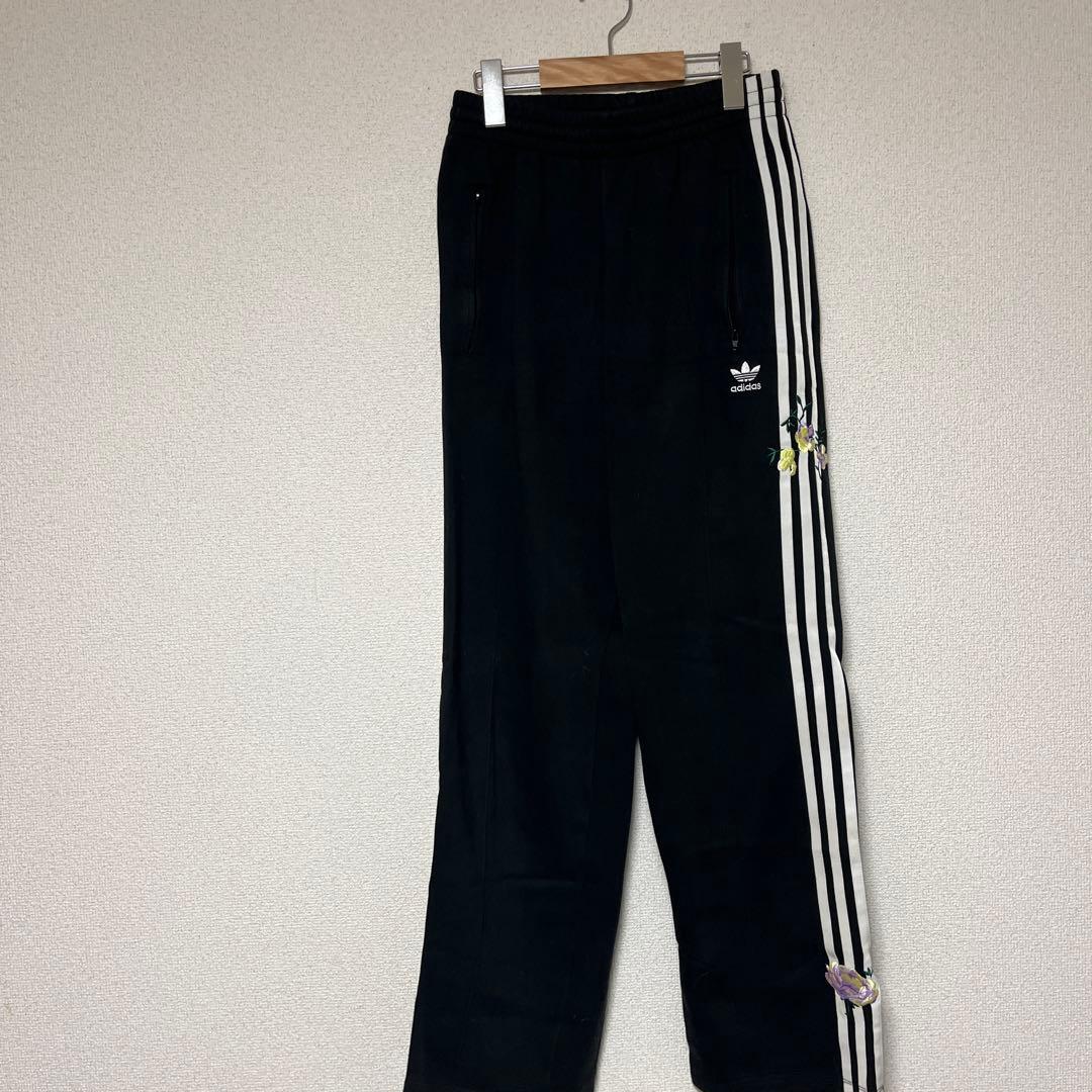 adidas アディダス フラワー刺しゅう入りパンツ サイズM