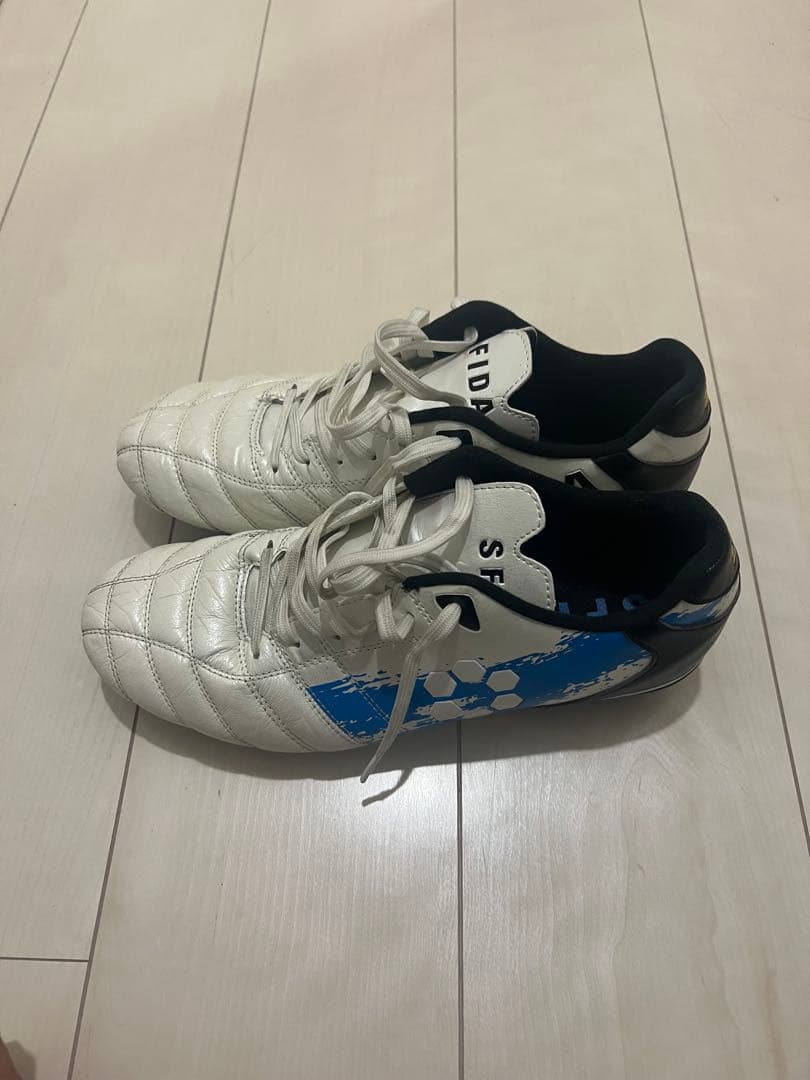【美品】SFIDA サッカースパイク 27.5cm ホワイト