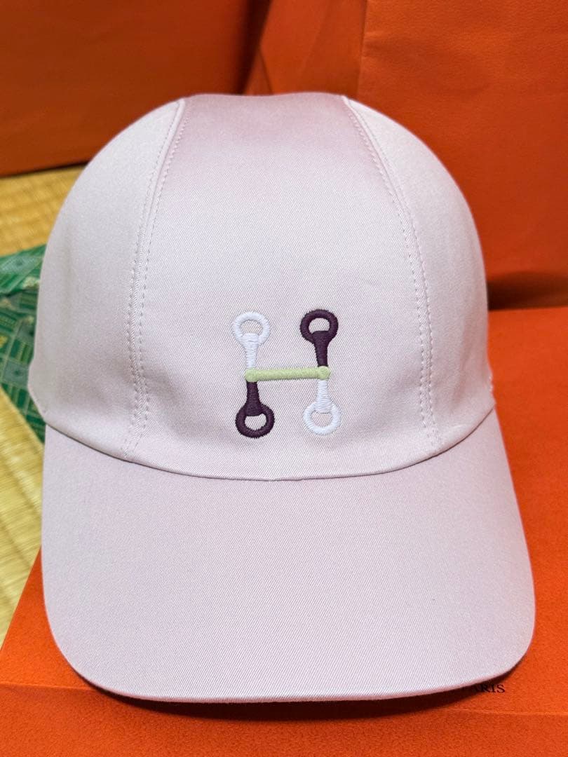 HERMES ピンク キャップ Hモチーフ 58