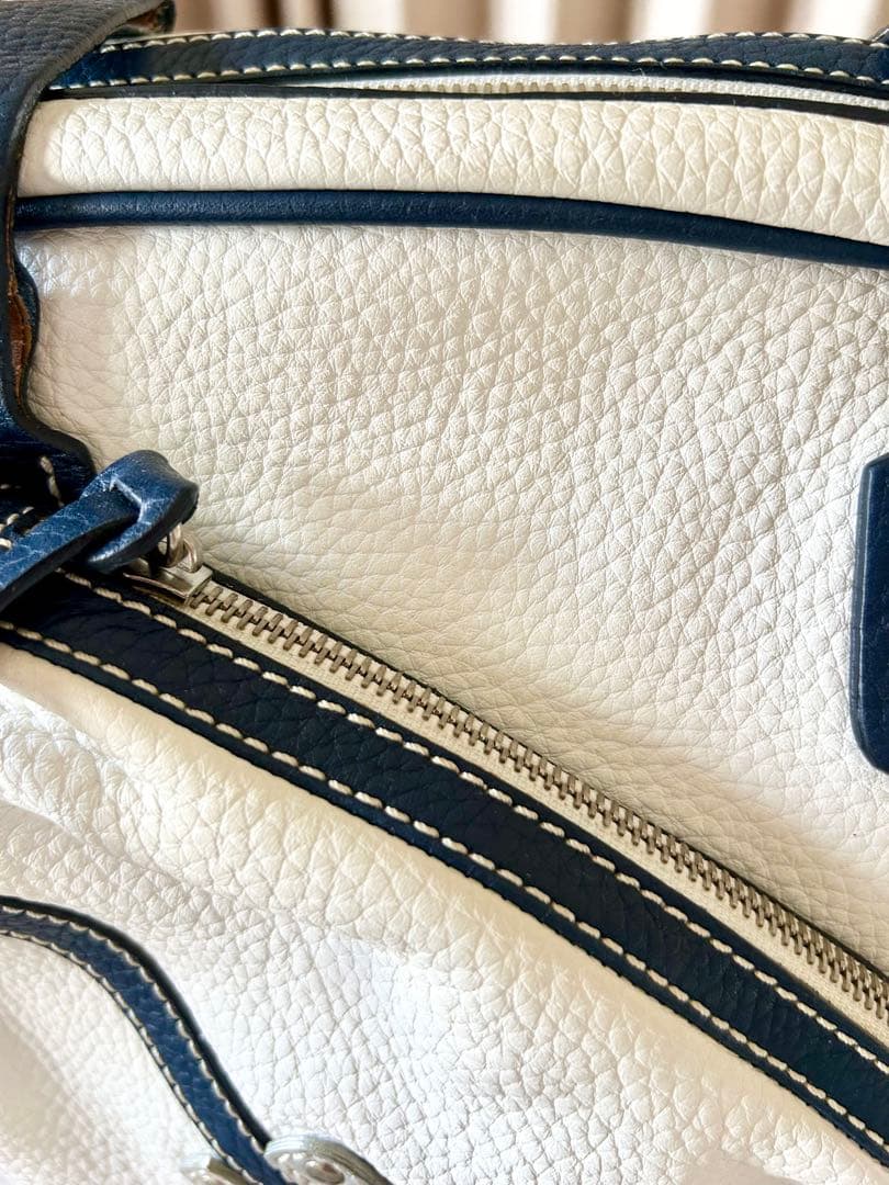 【HOGAN ホーガン】ホワイトレザーバッグ　イタリア発の高級ブランド