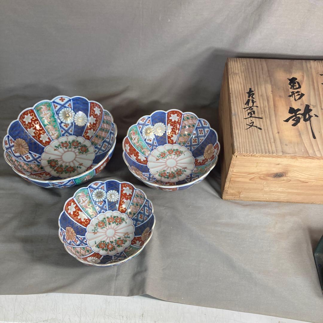【古伊万里文】古伊万里の伝統　日本の名窯　有田古伊万里　染錦菊花文　三つ組菊形鉢