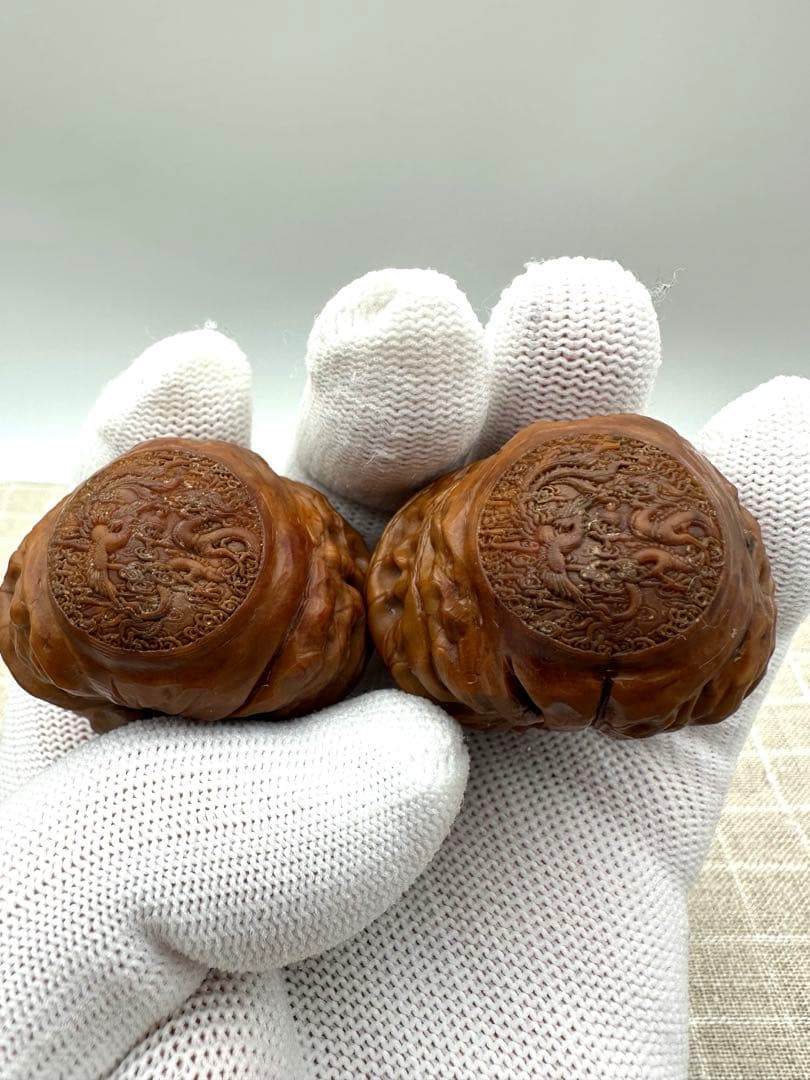 ☆天然☆ 伝統的な文玩核桃（ぶんがんくるみ）の逸品、南疆雕刻の手球ペア 45mm