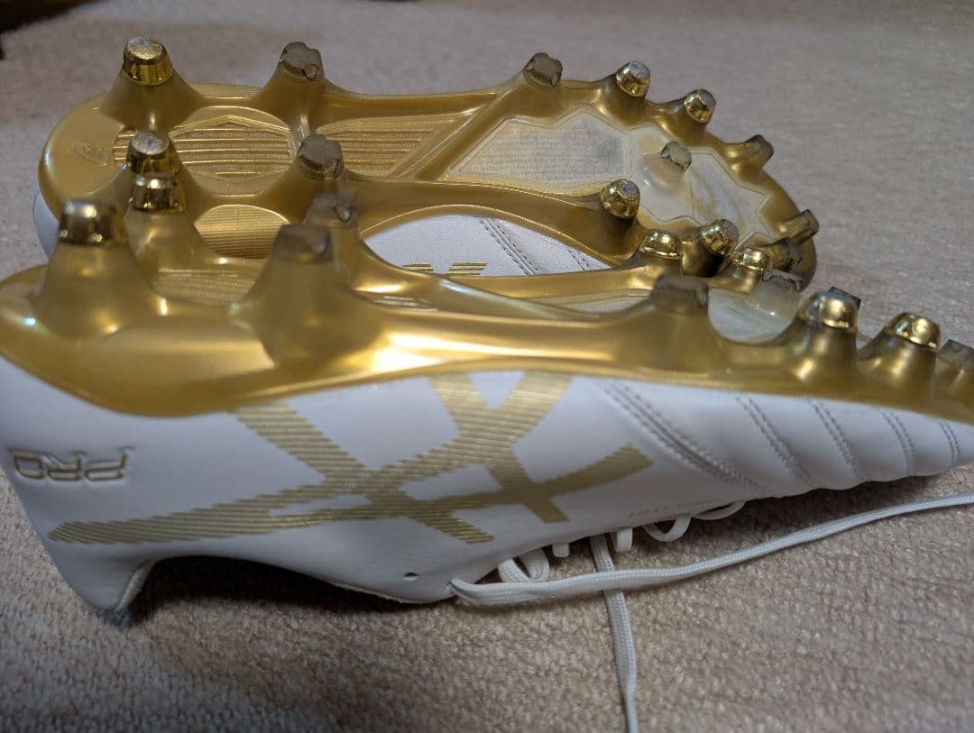 ASICS PRO 　ライトx fly サッカーシューズ ホワイト/ゴールド