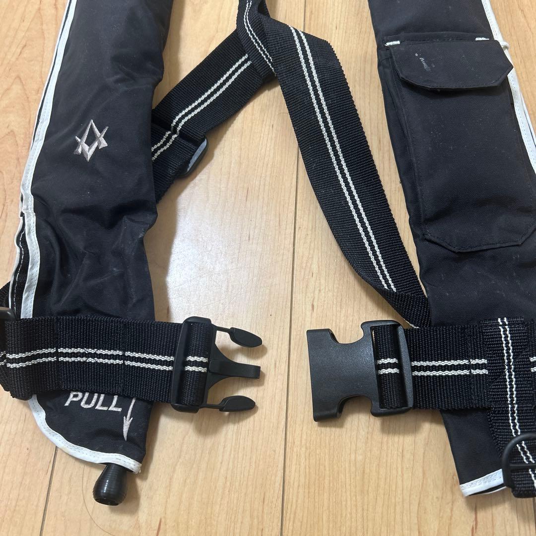 XVX ライフジャケット 黒　ダイワ　自動膨張