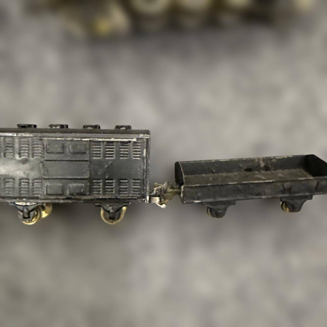 碓*4様 金属製蒸気機関車 と貨車セット