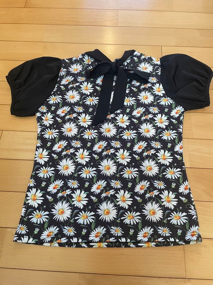 【新品未使用タグ付き】kiss on the green 花柄　セットアップ　L
