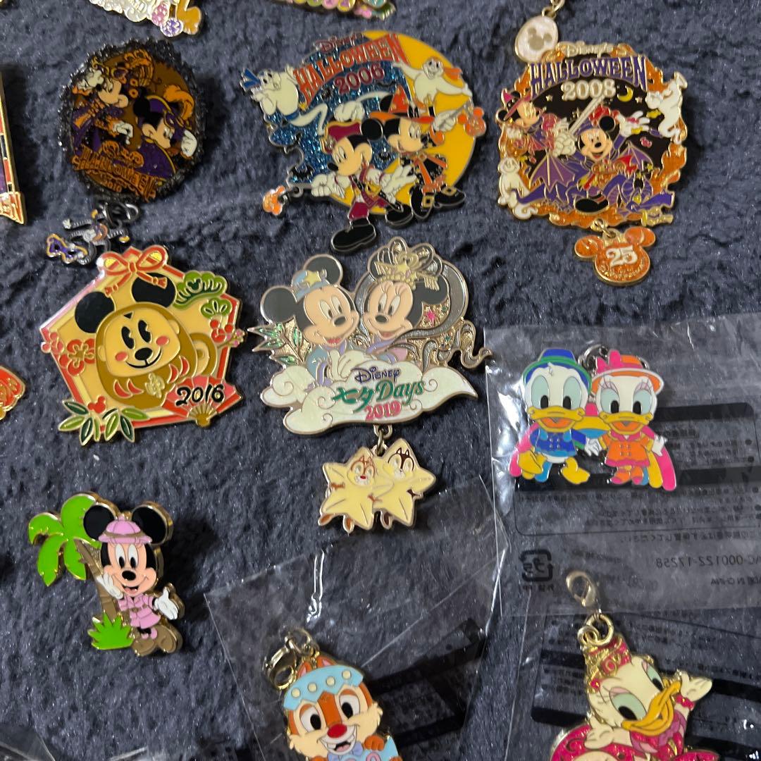 ディズニー　ピンバッジ　チャームセット