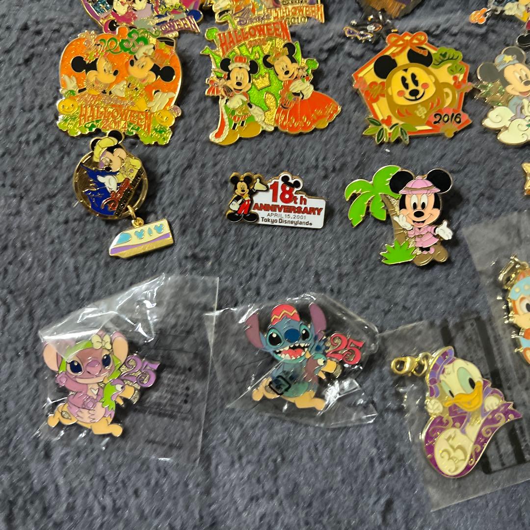 ディズニー　ピンバッジ　チャームセット