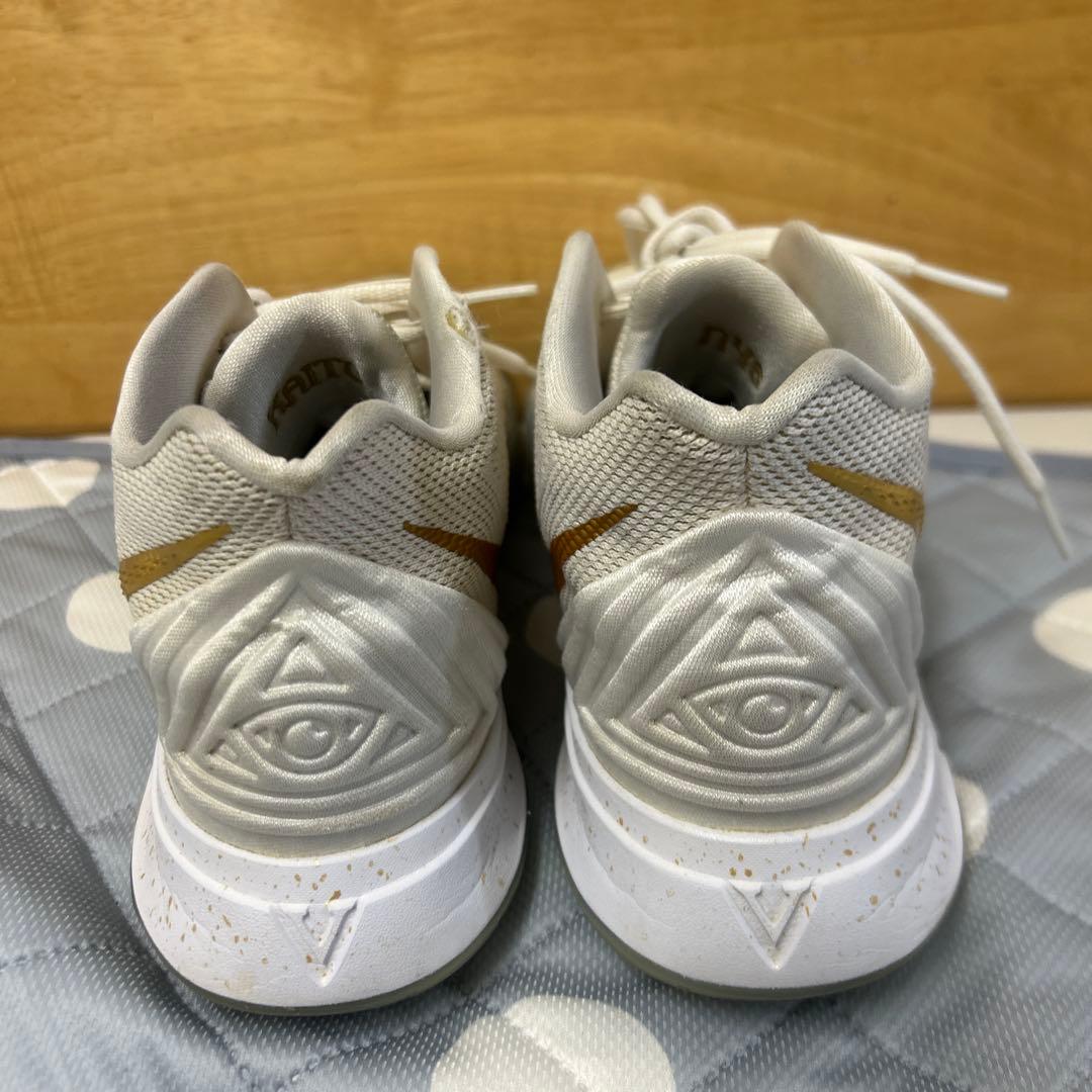 Nike カイリー5 バイユー