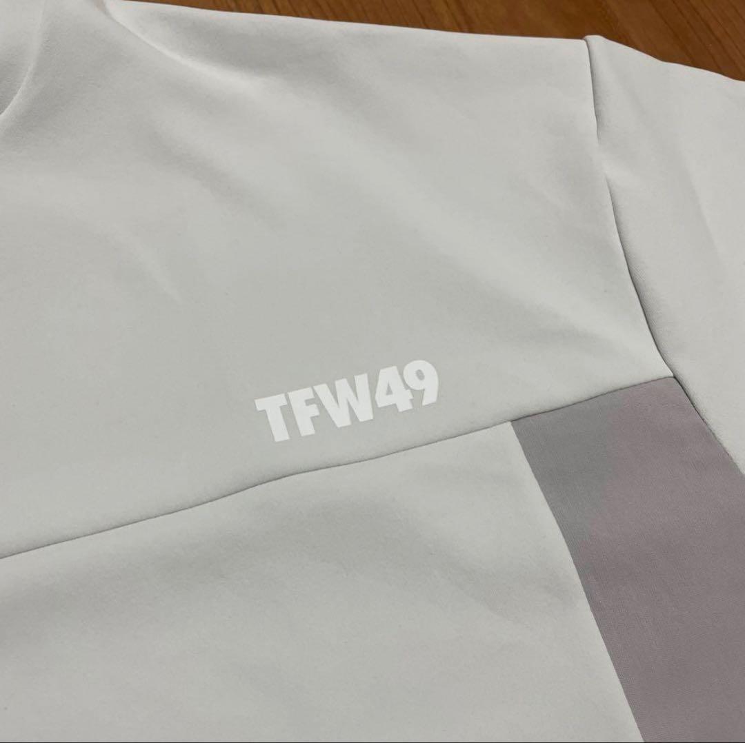 定価2.6万　新品未使用　TFW49 モックネック　Tシャツ XL ライトグレー