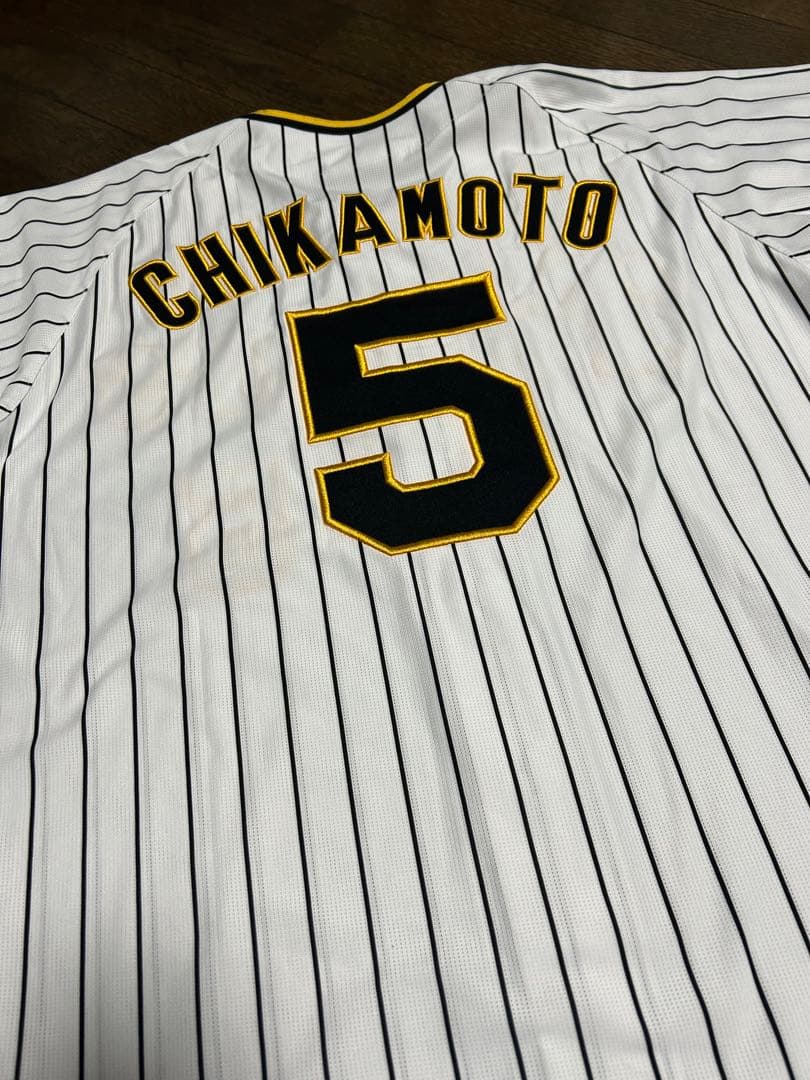近本選手　阪神タイガース　レプリカユニフォーム