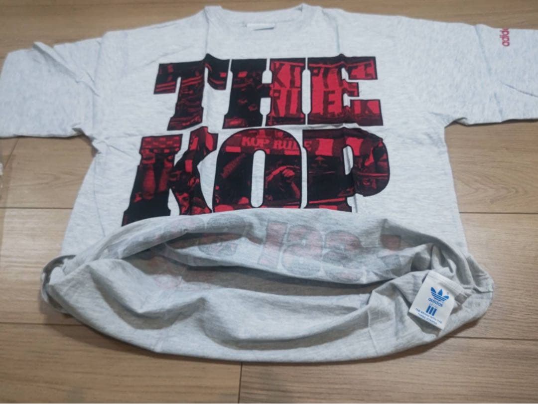激レア！リバプールFC「ザ・コップ」アンフィールド・スタジアムの記念Tシャツ