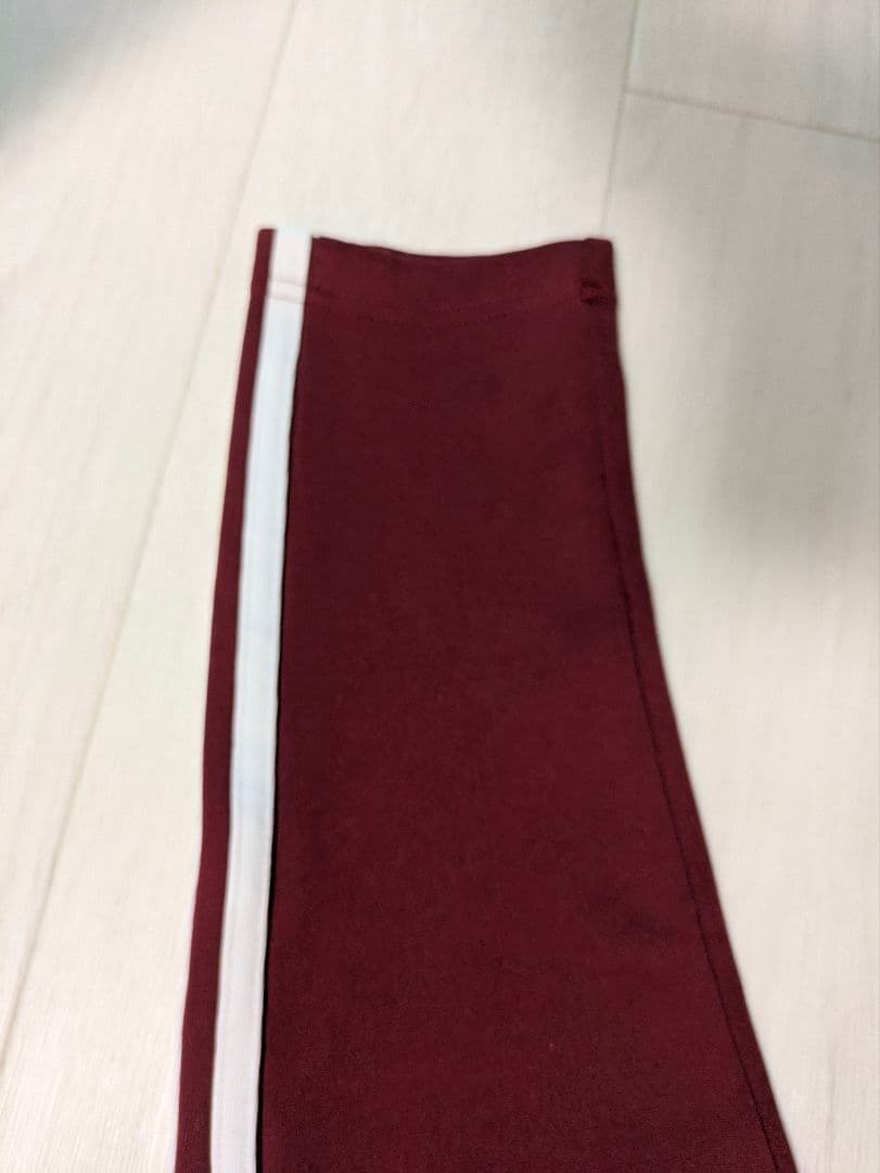 adidas バーガンディ ジャージパンツ
