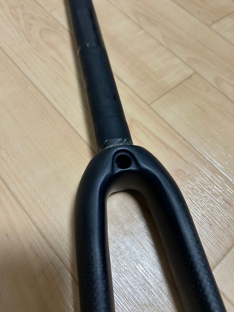 カーボンファイバー ブラック フロントフォーク