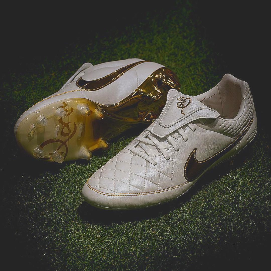 NIKEサッカースパイク　ティエンポFG 26.5