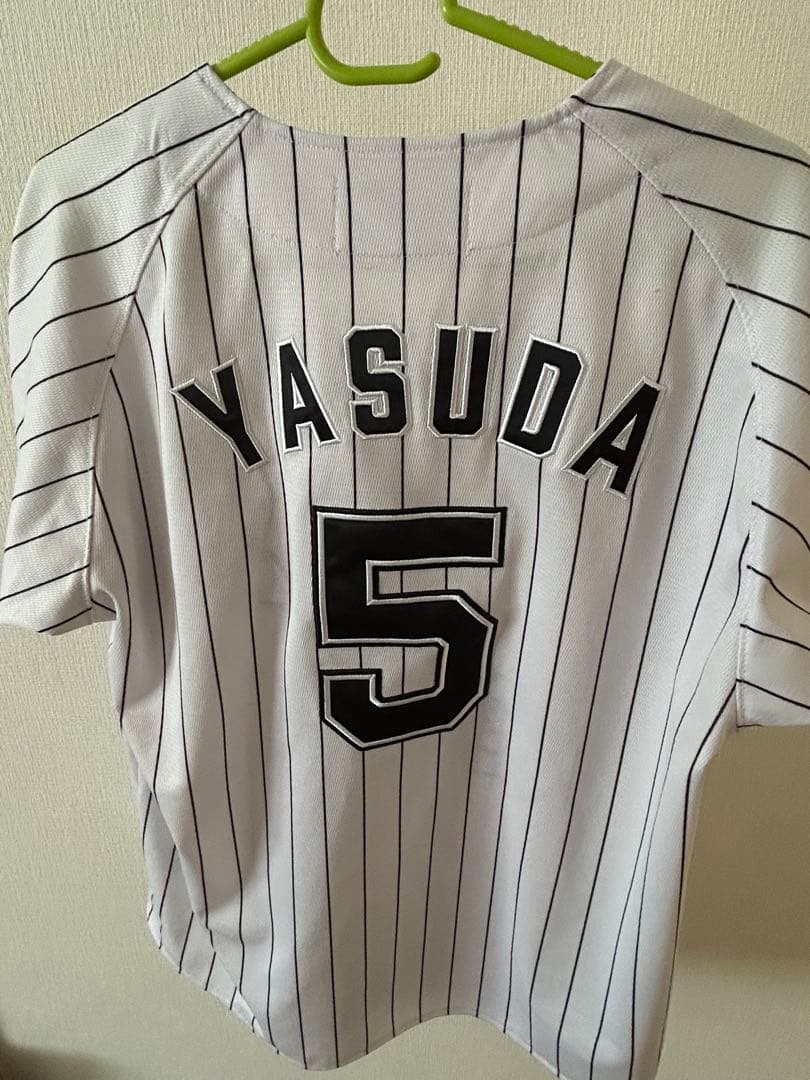 千葉ロッテマリーンズ ホームユニフォーム #5安田選手