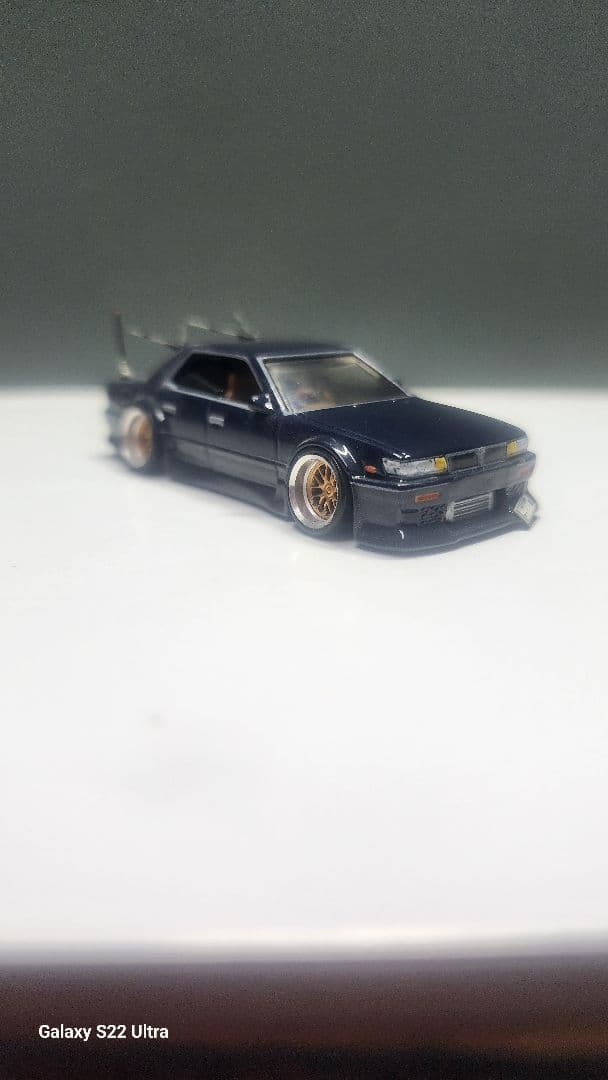 ホットウィール　日産ローレル改造～！ローダウン～！BBS深リム～！