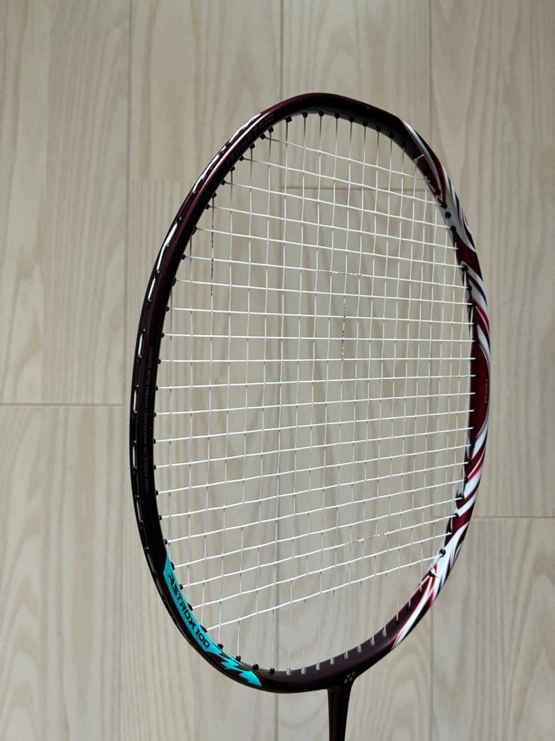 超美品　YONEX アストロクス100ZZ 3UG5 クレナイ エクスボルト65
