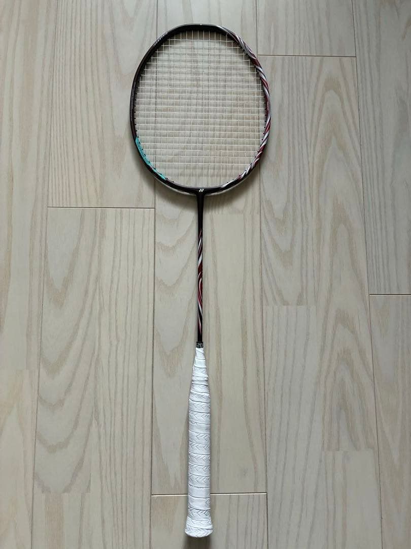 超美品　YONEX アストロクス100ZZ 3UG5 クレナイ エクスボルト65