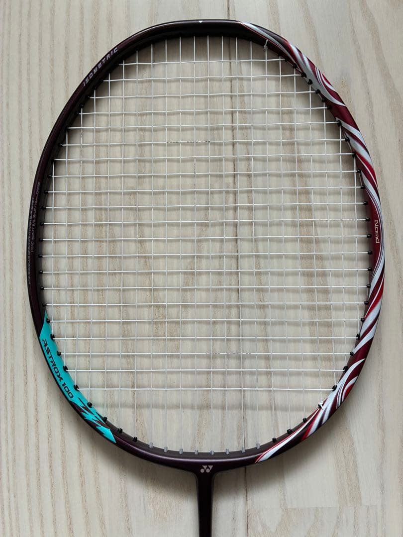 超美品　YONEX アストロクス100ZZ 3UG5 クレナイ エクスボルト65