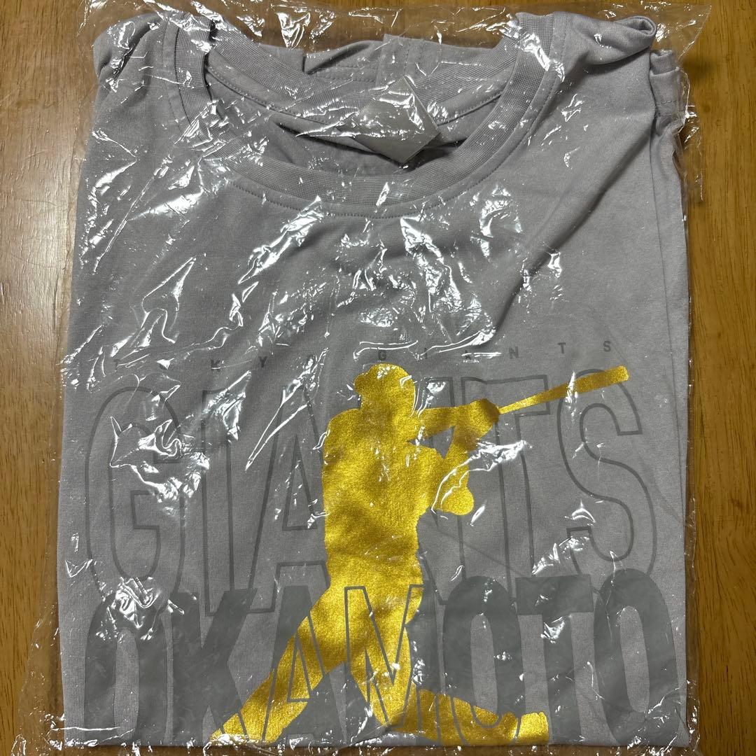 読売ジャイアンツ 岡本和真選手Tシャツ 金色レア 4/11 FC限定　巨人