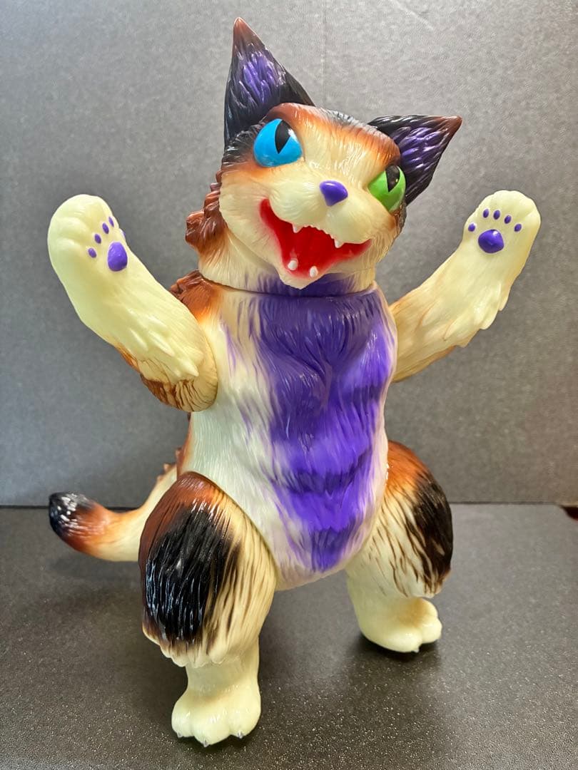 MAX TOY マックストイ キングネゴラ　オッドアイ　蓄光　限定品　猫　ソフビ