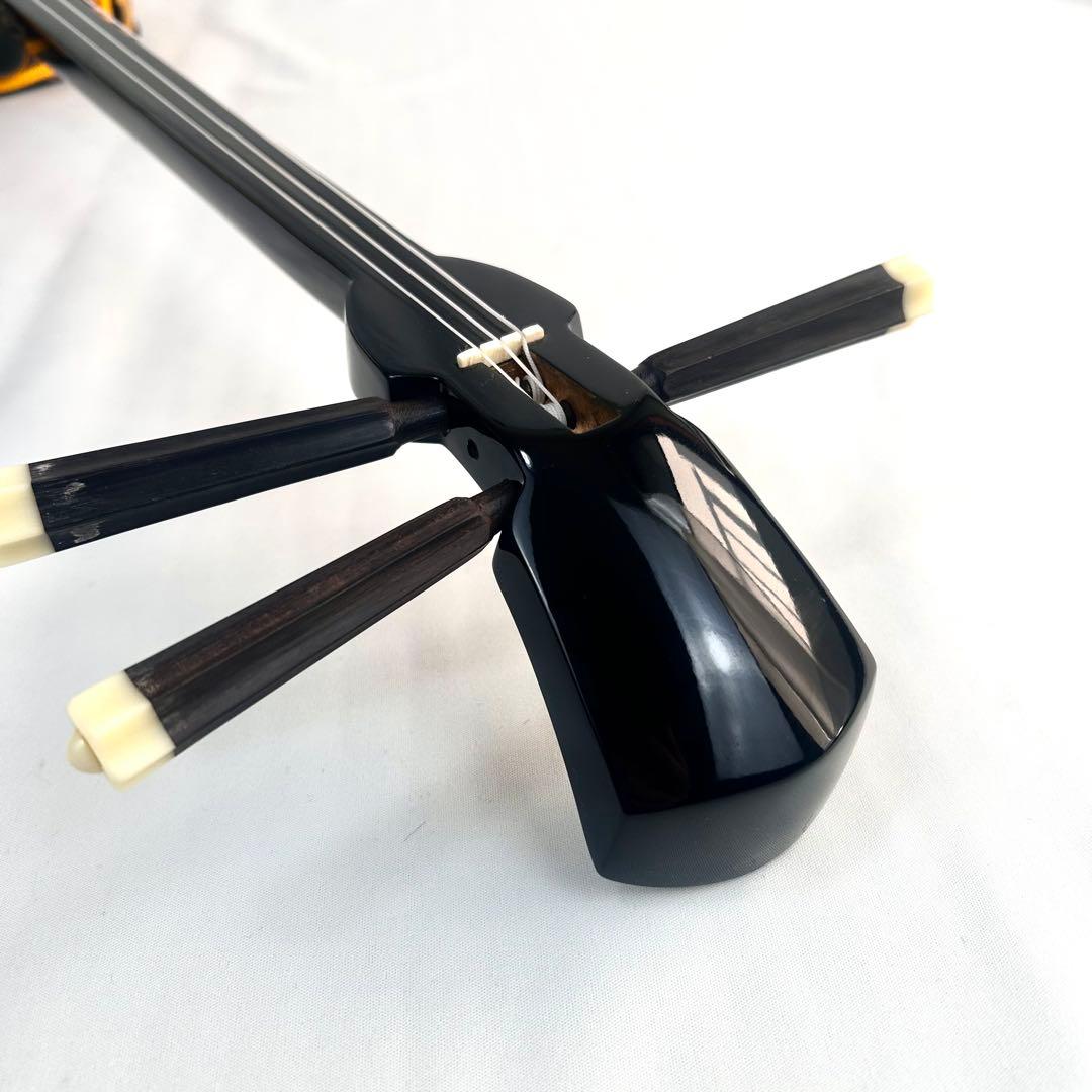 【美品】沖縄三線 三味線 人工革 合皮 ヘビ柄　ハードケース付 民族楽器 弦楽器