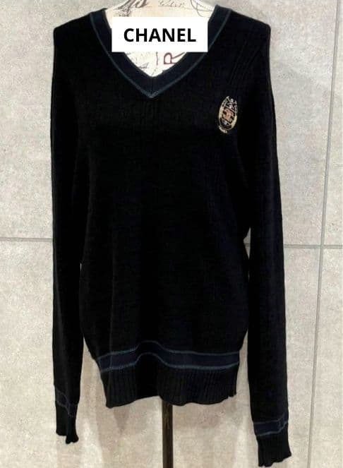 今日まで値下CHANEL黒カシミヤクリーニング済みセーター胸ロゴワッペン美品42