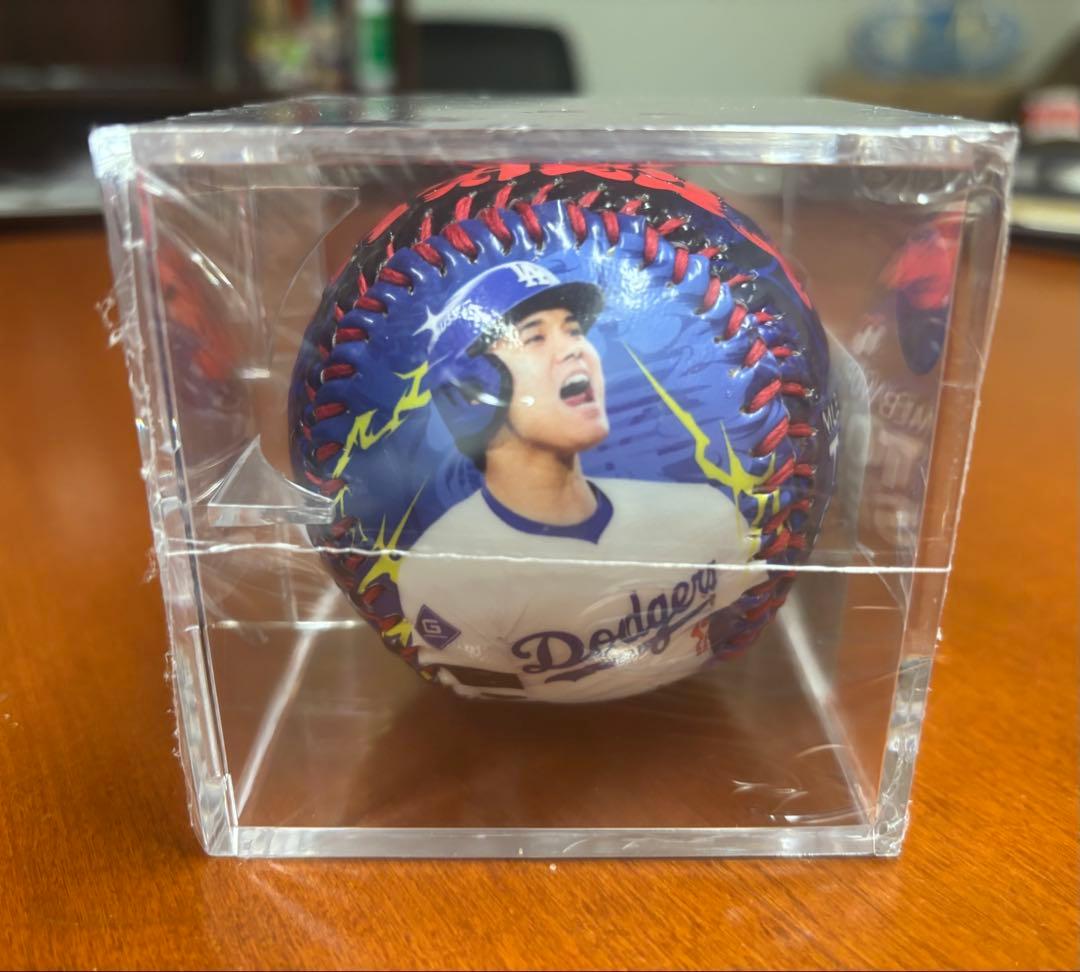 お正月のプレゼントに❗️ドジャース￼大谷記念ボールとチャンピオンリング+生写真