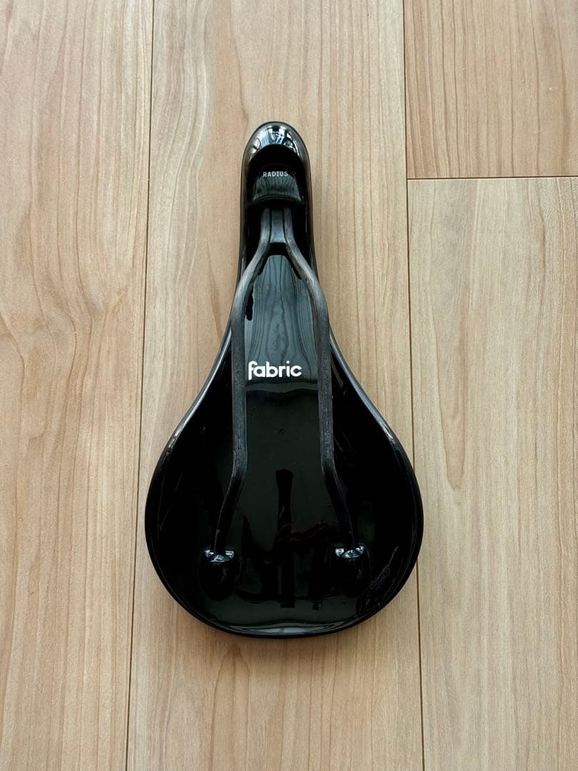 Fabric Scoop Ultimate Radius カーボンサドル