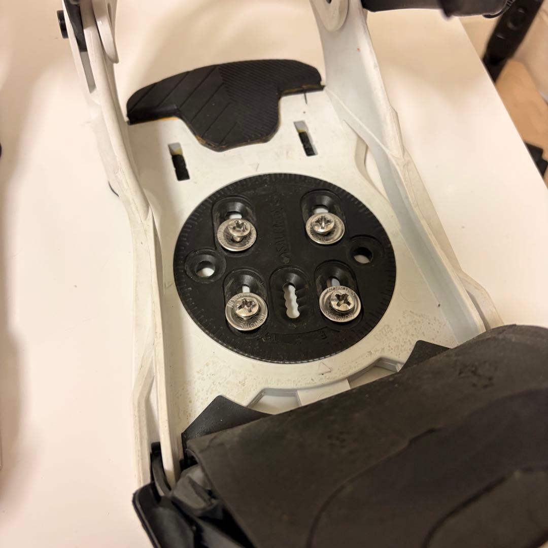 SALOMON RHYTHM Mサイズ　スノーボード　ビンディング ホワイト