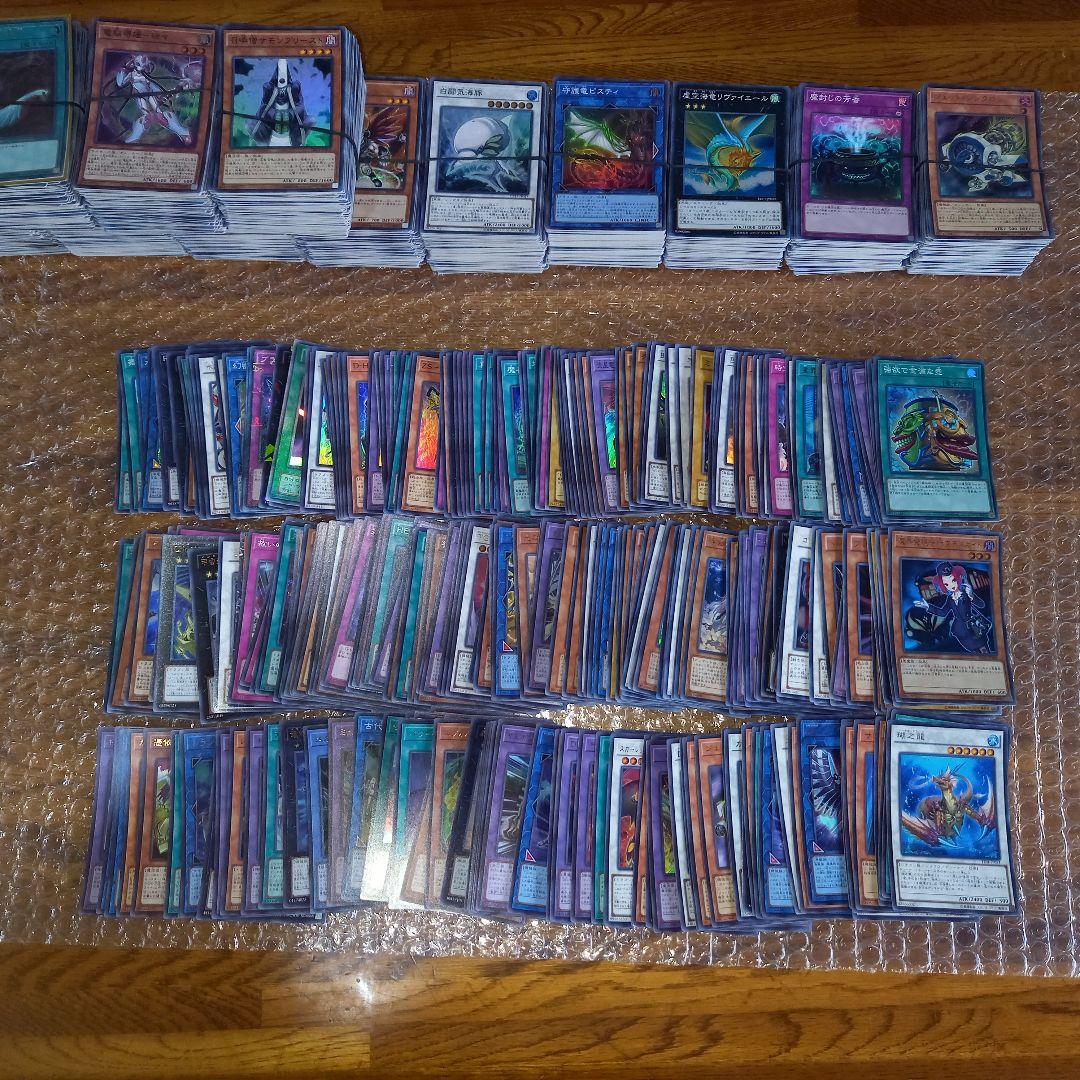 遊戯王カード　スーパーレア以上 2000枚以上、ノーマル2200枚以上