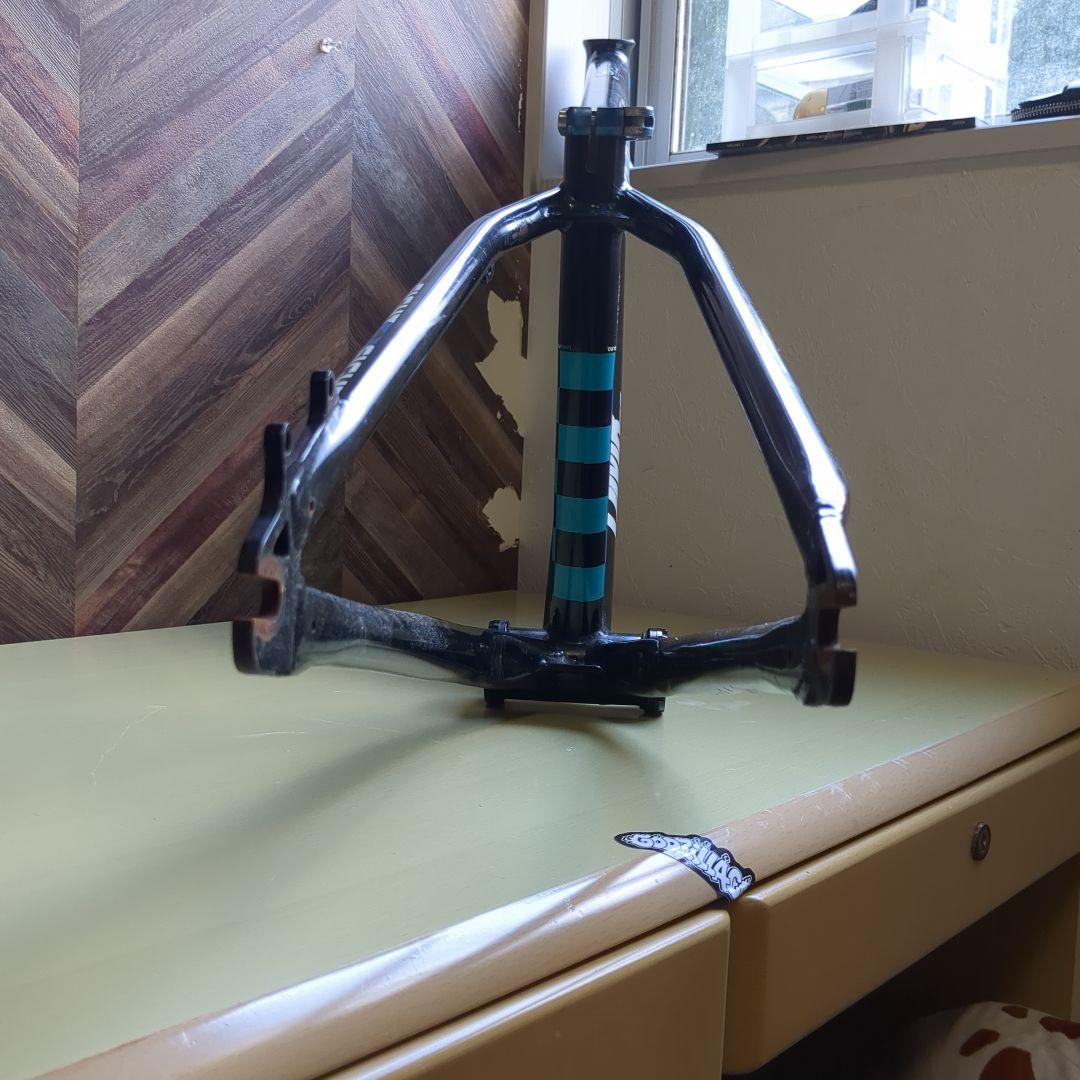 DMR Bikes 898 26フレーム ブラック/ブルー