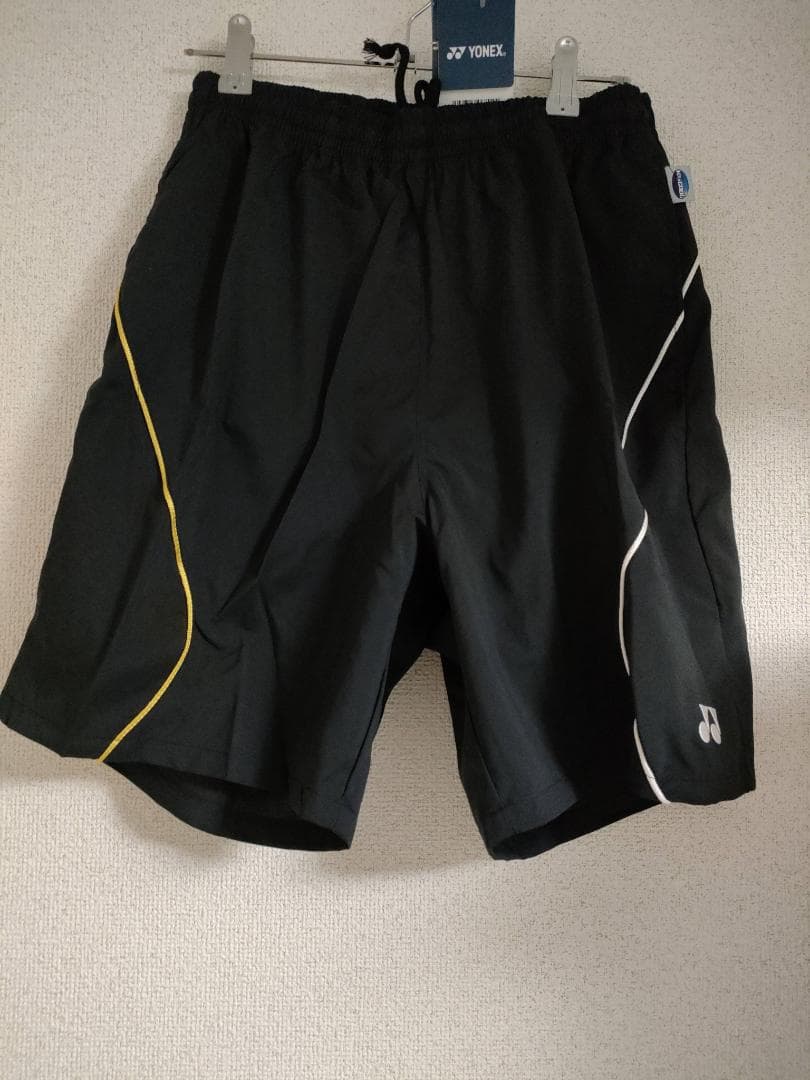 yonex ハーフパンツ 黒 M 白と金のLINE入り　匿名配送