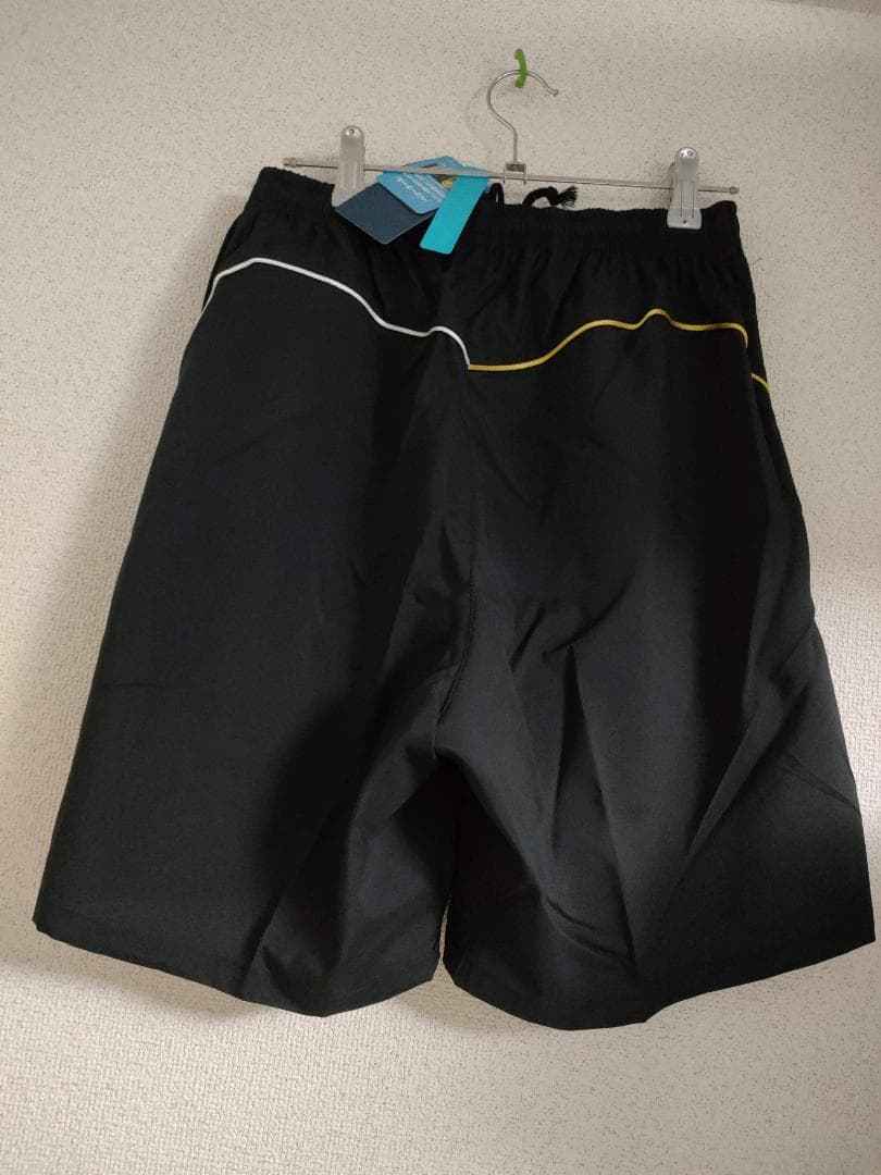 yonex ハーフパンツ 黒 M 白と金のLINE入り　匿名配送
