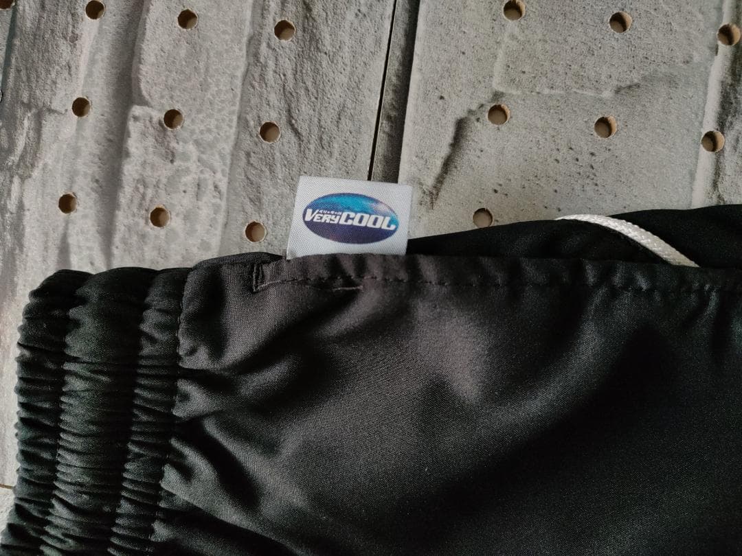 yonex ハーフパンツ 黒 M 白と金のLINE入り　匿名配送