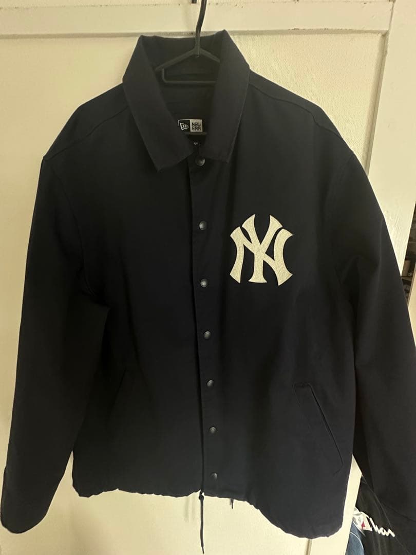 NEW ERA × NY ヤンキース スタジャン風 ジャケット（ネイビー）
