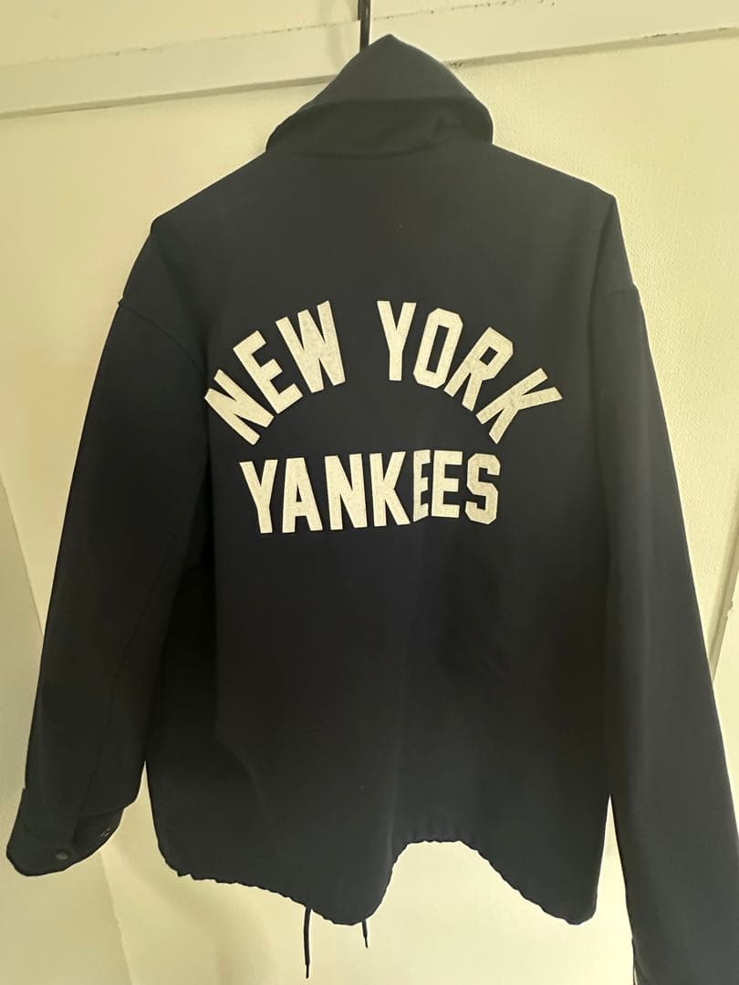 NEW ERA × NY ヤンキース スタジャン風 ジャケット（ネイビー）