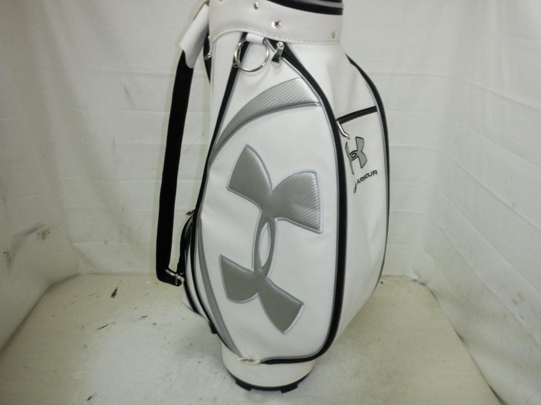 アンダーアーマー★UNDER ARMOUR★完売品★9.0型★美品★スタッフ
