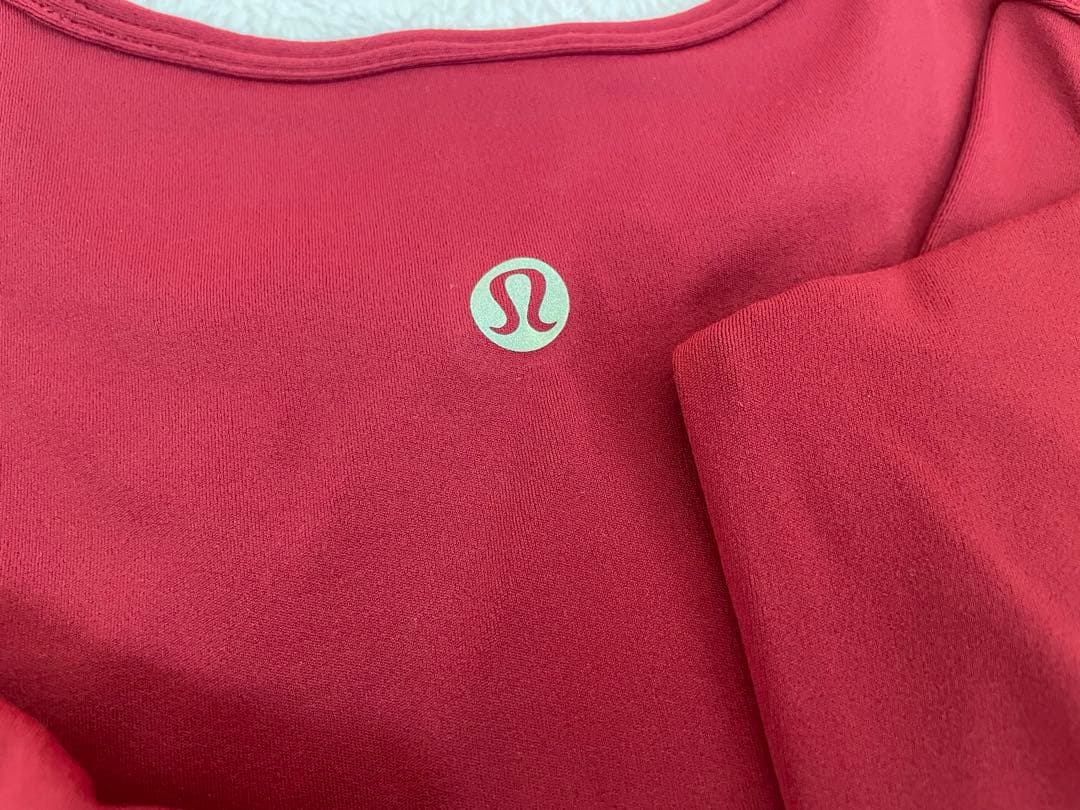 未使用タグ付き新品✨ Lululemon Nulu キーホール長袖シャツ